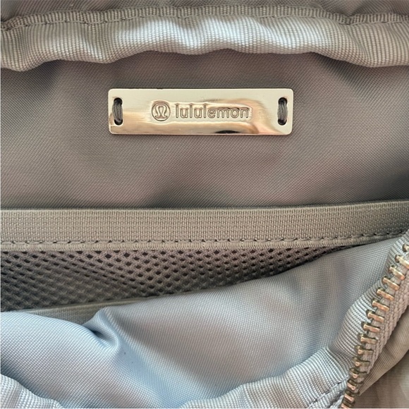 Lululemon Everywhere Belt Bag - Silver Drop - Picture 9 of 9